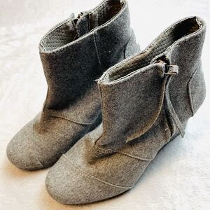Toms Desert Wedge Booties Womens 7 Gray Felted Wool Upper Tassel Side Zip Ankle